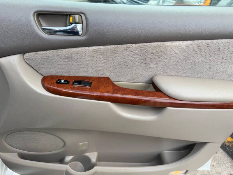 2004 Toyota Sienna XLE Limited 7 Passenger