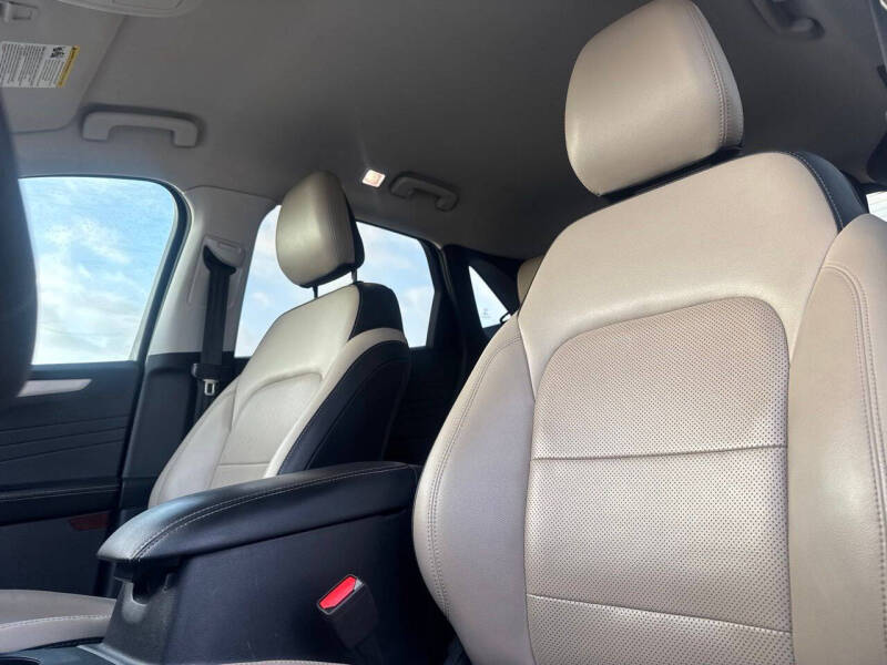 2022 Ford Escape SEL