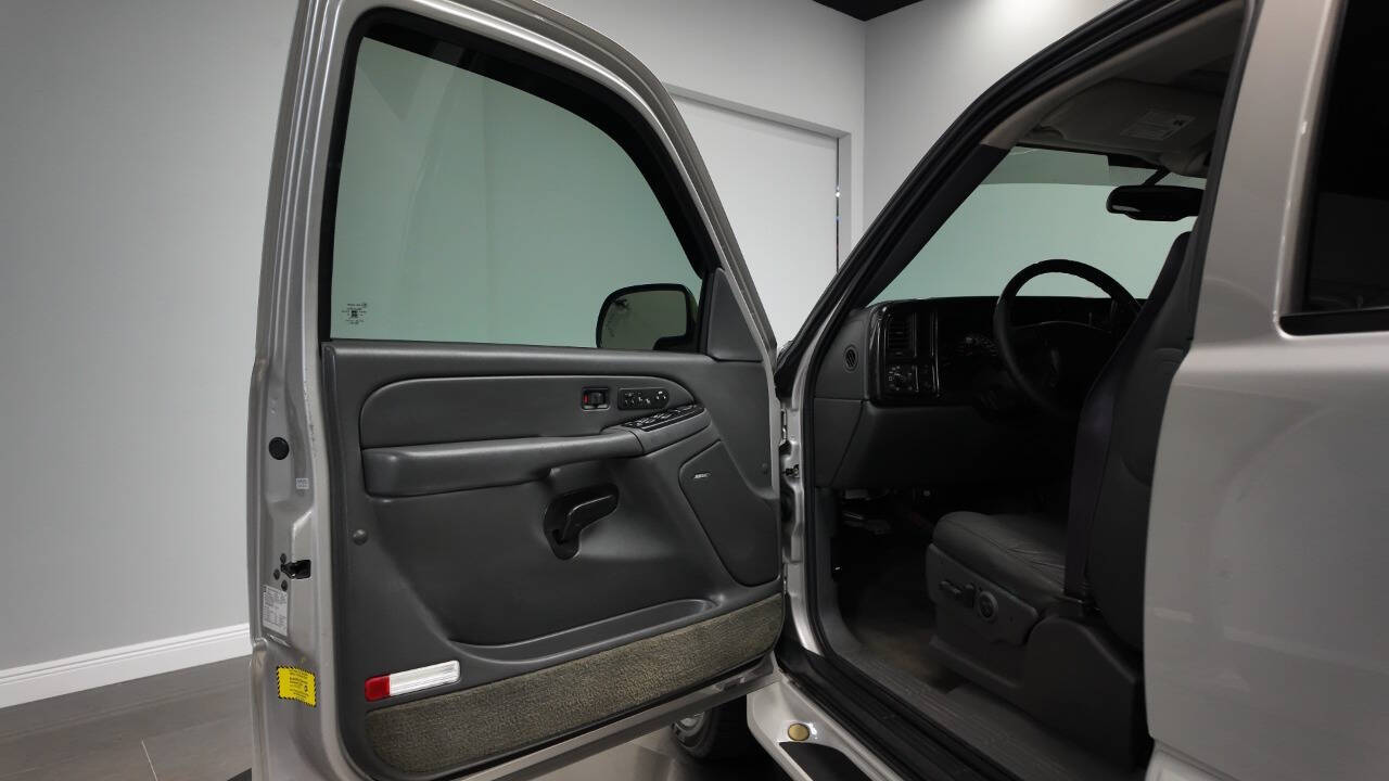 2004 Chevrolet Avalanche 34