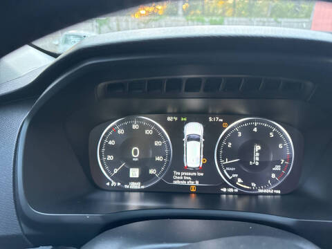 2017 Volvo XC90 T5 Momentum