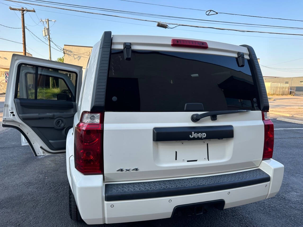 2007 Jeep Commander for sale at Sarenco Auto Inc in Dallas, TX