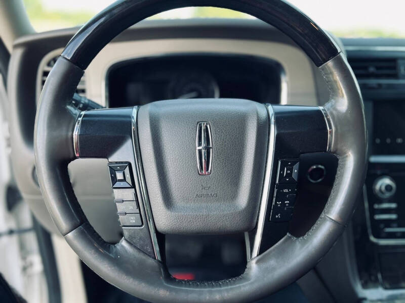 2016 Lincoln Navigator Select