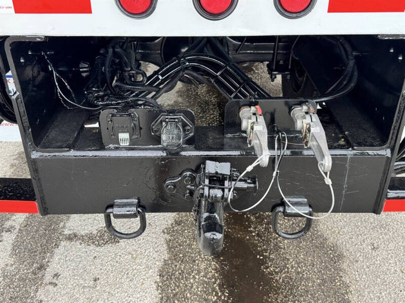 2017 Freightliner M2 106