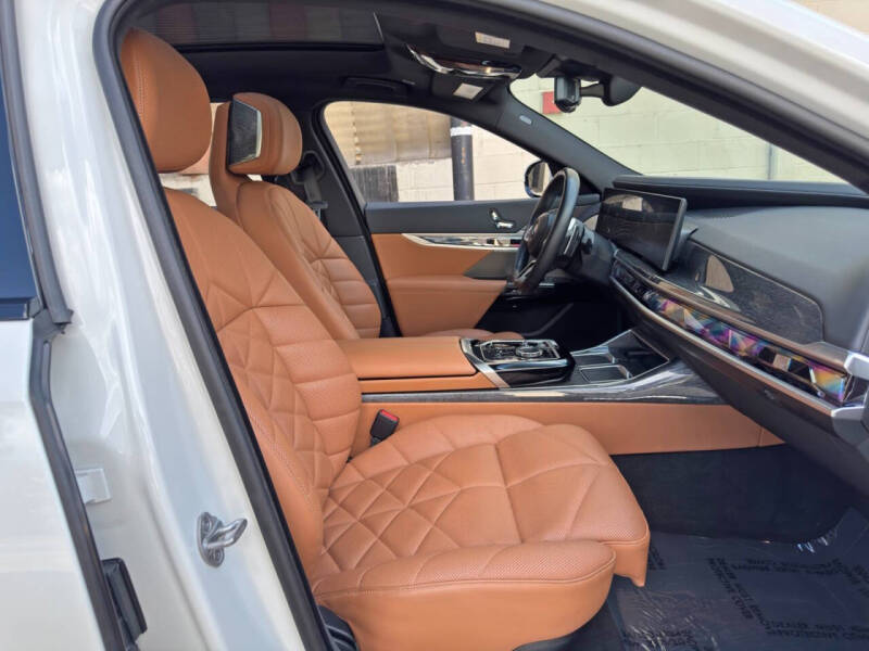 2023 BMW 7 Series 740i
