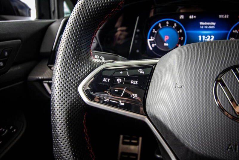 2023 Volkswagen Golf GTI SE