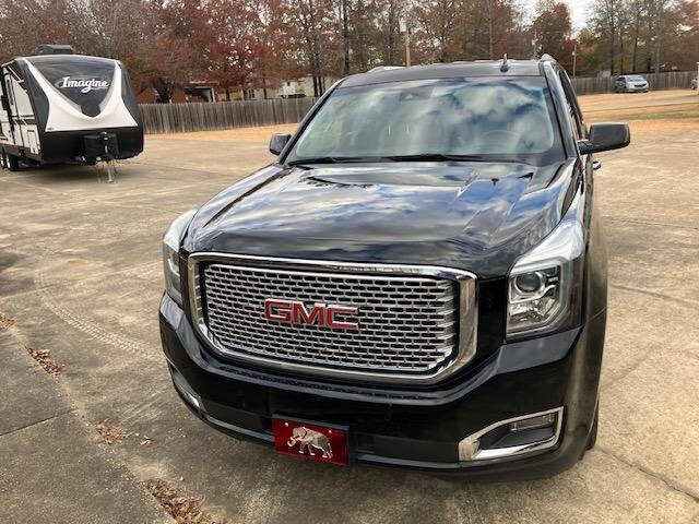 2017 GMC Yukon Denali photo 3