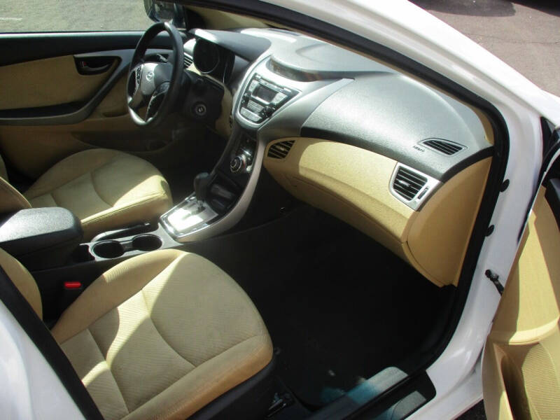 2012 Hyundai Elantra Limited photo 6