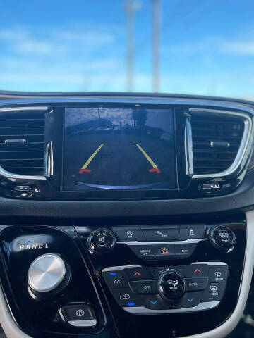 2017 Chrysler Pacifica Touring-L