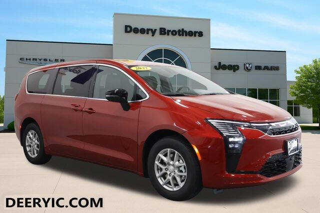 2027 Chrysler Pacifica Select