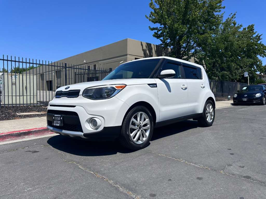 White 2017 Kia Soul + + 4dr Crossover 2