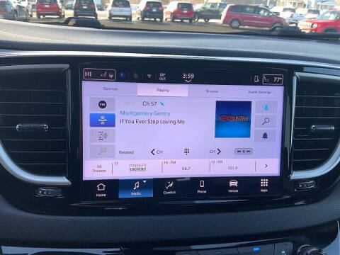 2025 Chrysler Pacifica Select