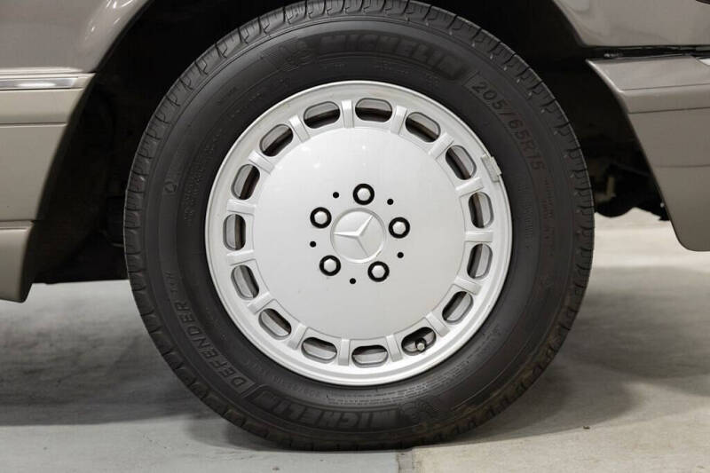 1988 Mercedes-Benz 560-Class 560 SEL