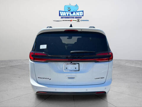 2027 Chrysler Pacifica Limited