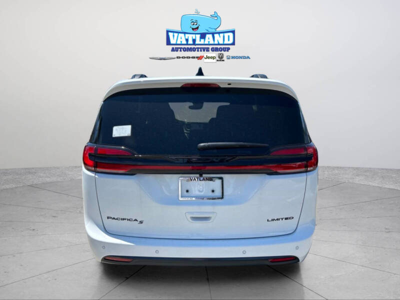 2027 Chrysler Pacifica Limited