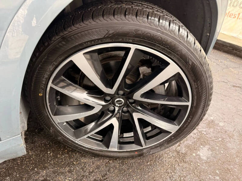 2020 Volvo XC90 T6 Momentum 6-Passenger