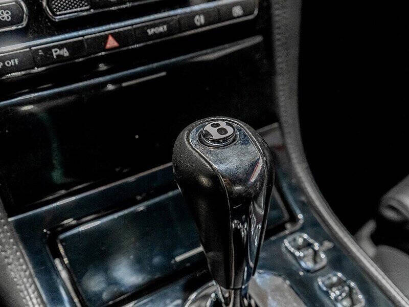 2008 Bentley Azure 33