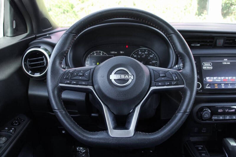 2023 Nissan Kicks SR