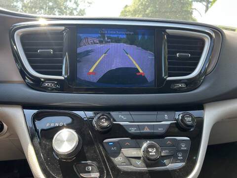 2017 Chrysler Pacifica Touring-L