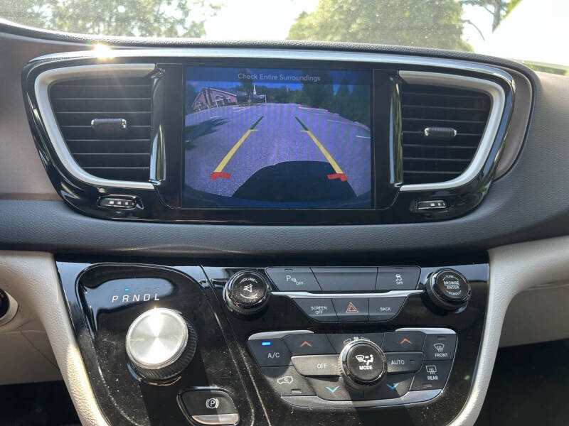 2017 Chrysler Pacifica Touring-L