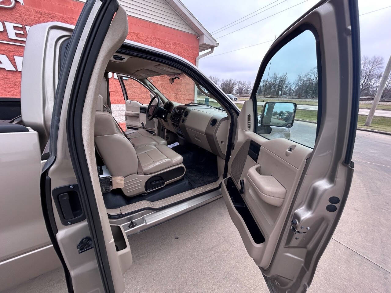 2005 Ford F-150 XL photo 17