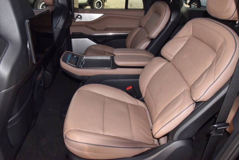 2025 Lincoln Navigator L Black Label