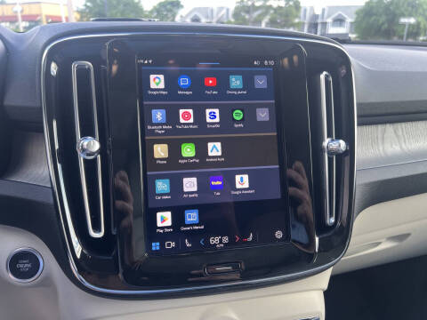 2023 Volvo XC40 B4 Ultimate Dark Theme