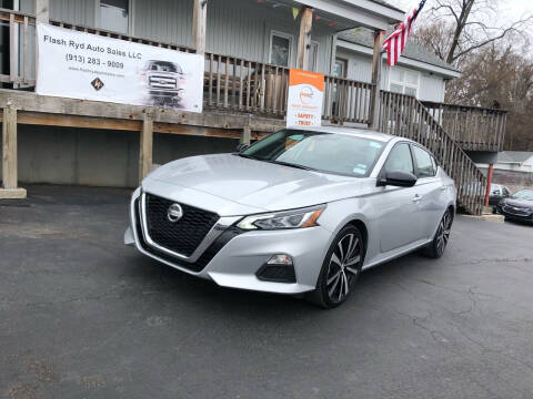 2021 Nissan Altima for sale at Flash Ryd Auto Sales in Kansas City KS
