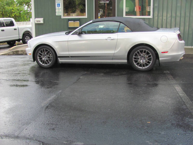 2013 Ford Mustang V6 Premium photo 2