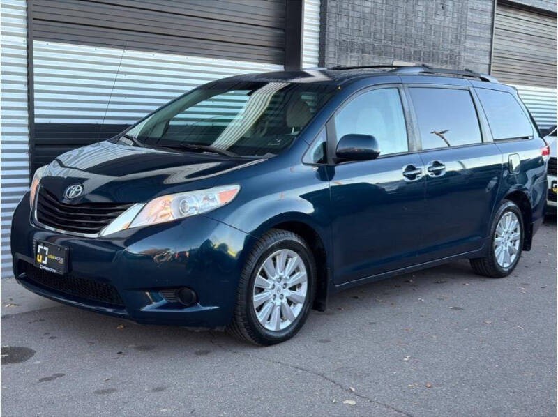 2012 Toyota Sienna LE 7-Passenger