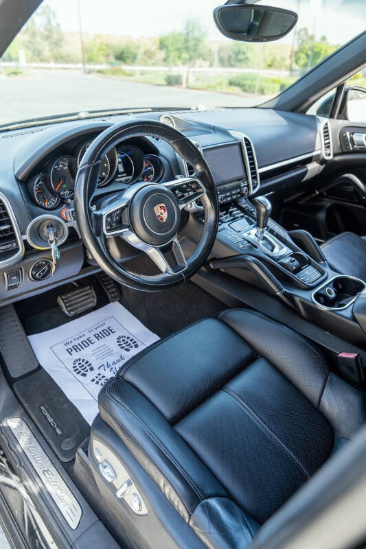 2017 Porsche Cayenne Platinum Edition