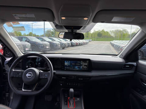2025 Nissan Kicks SR