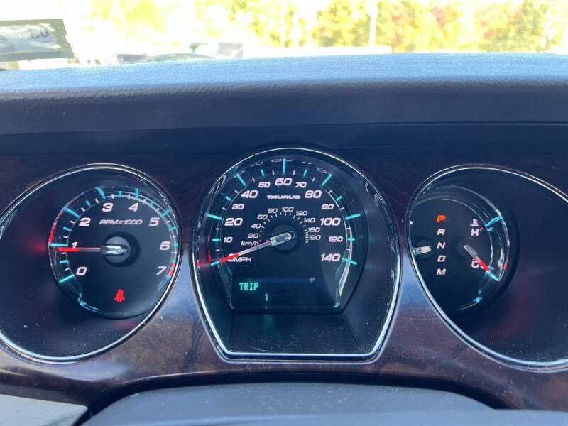 2011 Ford Taurus SEL