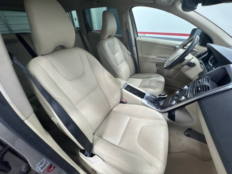 2016 Volvo XC60 T5 Drive-E Premier