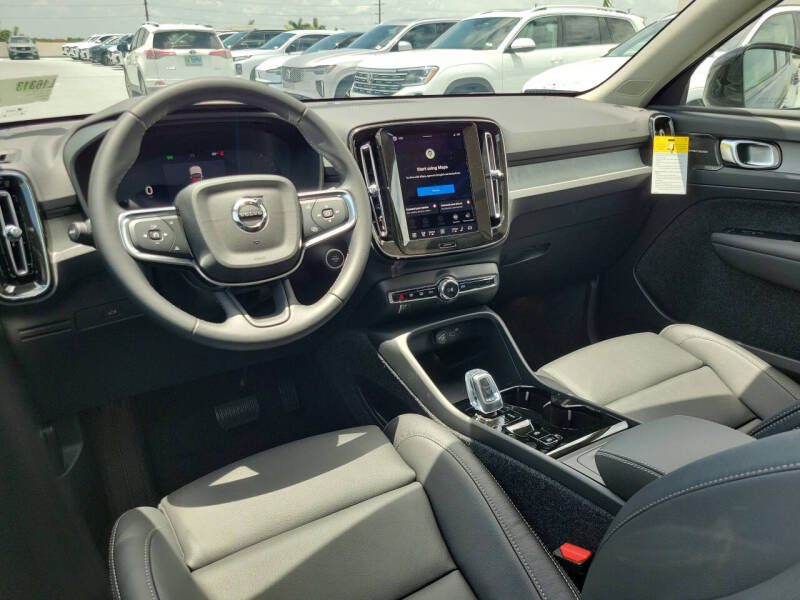 2026 Volvo XC40 B5 Plus