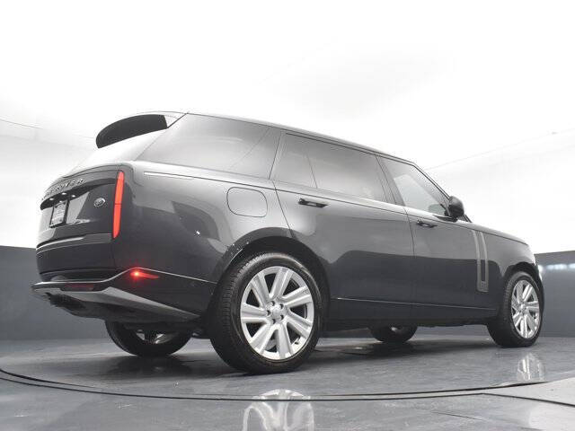 2023 Land Rover Range Rover P400 SE LWB