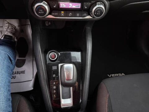 2022 Nissan Versa SR