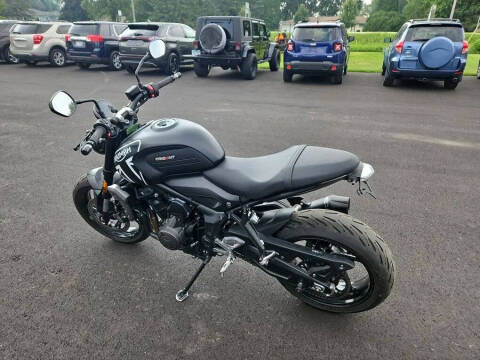 2024 Triumph Trident (Black)