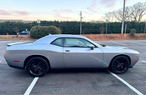 2017 Dodge Challenger SXT Plus