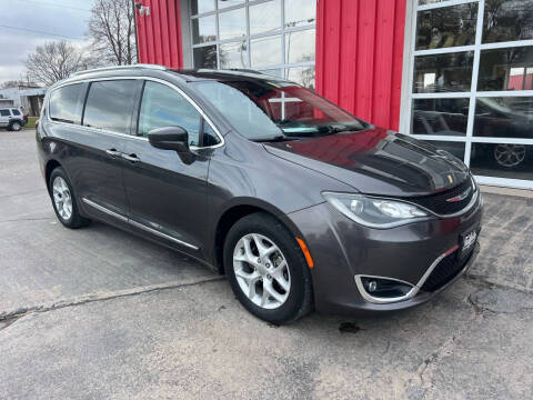 2017 Chrysler Pacifica Touring-L Plus
