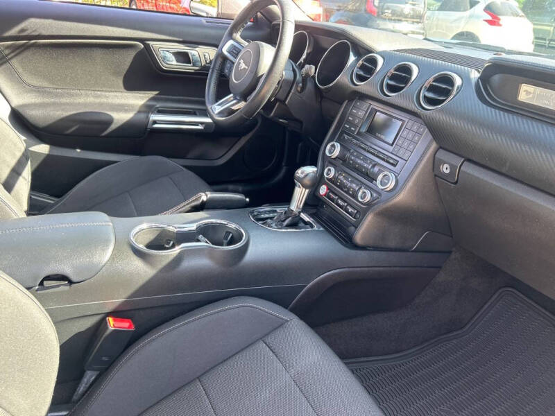 2017 Ford Mustang V6