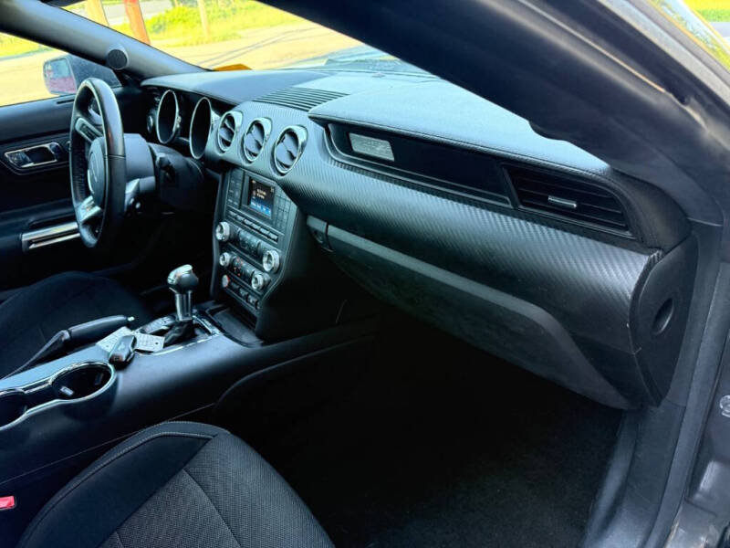 2016 Ford Mustang V6