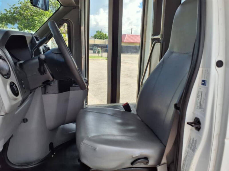 2021 Ford E-Series E-450 SD