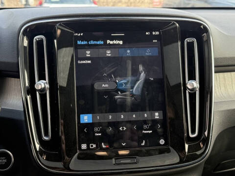 2025 Volvo XC40 B5 Plus Bright Theme