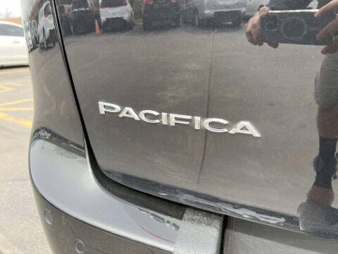 2024 Chrysler Pacifica Touring