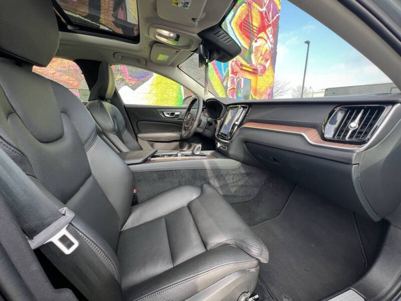 2023 Volvo S60 B5 Ultimate Bright Theme