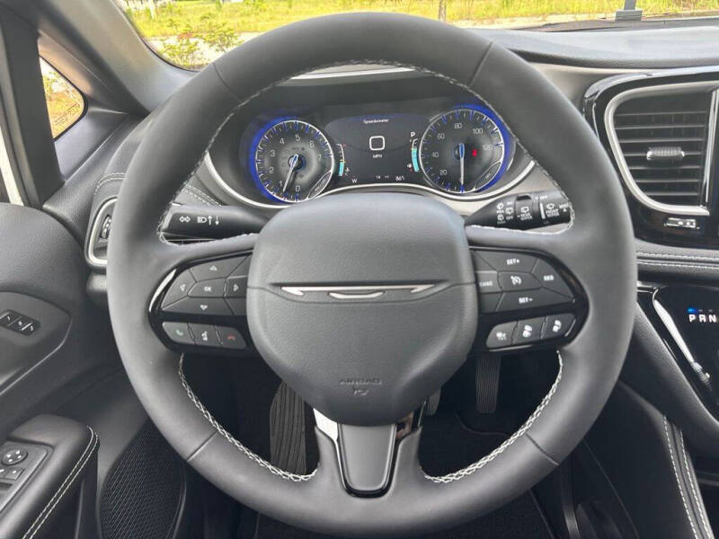 2027 Chrysler Pacifica Limited