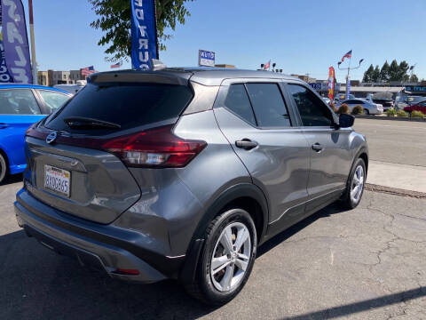 2021 Nissan Kicks S