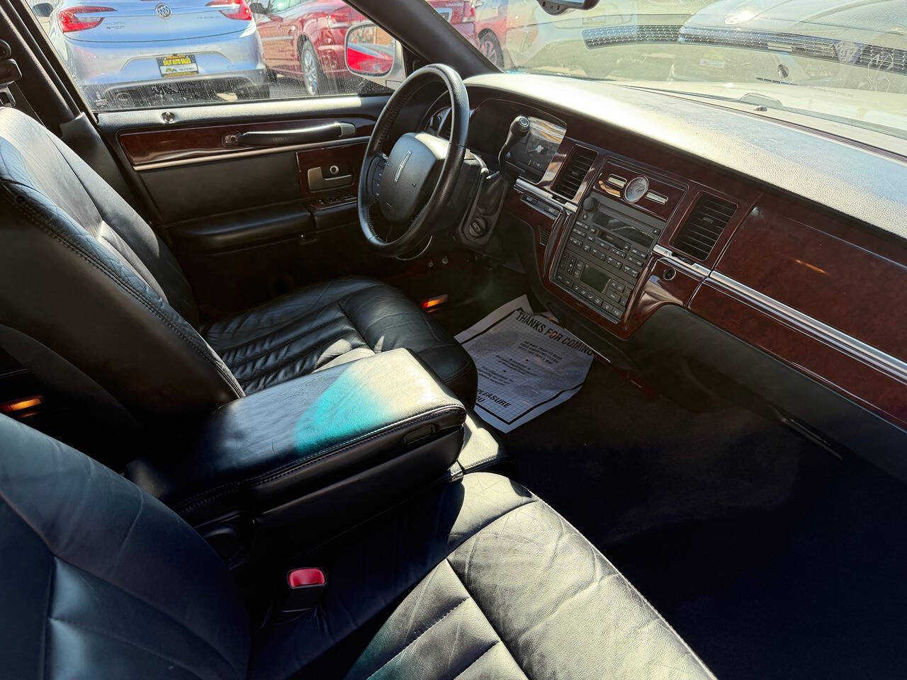 2005 Lincoln Town Car 17