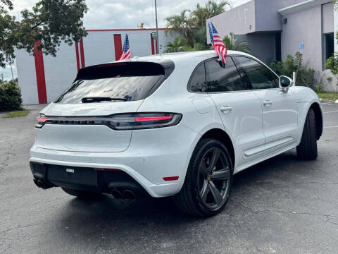 2023 Porsche Macan T
