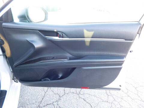 2022 Toyota Camry Hybrid LE